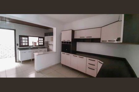 Casa à venda com 130m², 2 quartos e 3 vagas Casa à venda com 130m², 2 quartos e 3 vagasCozinha