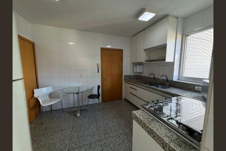 Apartamento à venda com 138m², 4 quartos e 3 vagasCozinha ampla