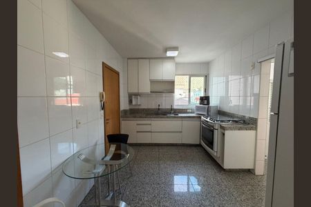 Apartamento à venda com 138m², 4 quartos e 3 vagasCozinha ampla