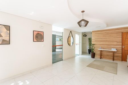 Apartamento à venda com 73m², 2 quartos e 1 vaga Apartamento à venda com 73m², 2 quartos e 1 vagaHall social