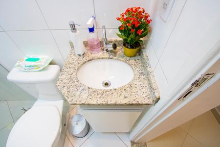 Apartamento à venda com 64m², 2 quartos e 1 vaga Apartamento à venda com 64m², 2 quartos e 1 vagaBanheiro social