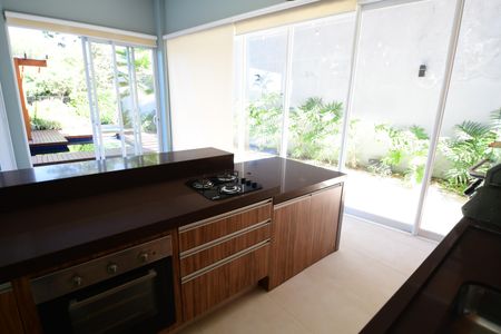 Casa de condomínio à venda com 310m², 3 quartos e 4 vagasVaranda gourmet