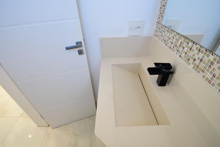 Casa de condomínio à venda com 310m², 3 quartos e 4 vagasLavabo