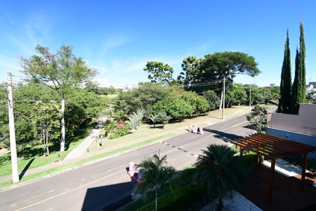 Casa de condomínio à venda com 310m², 3 quartos e 4 vagasSala de TV - Vista