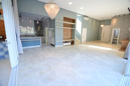 Casa de condomínio à venda com 310m², 3 quartos e 4 vagasSala