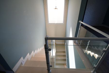 Casa de condomínio à venda com 310m², 3 quartos e 4 vagasEscada