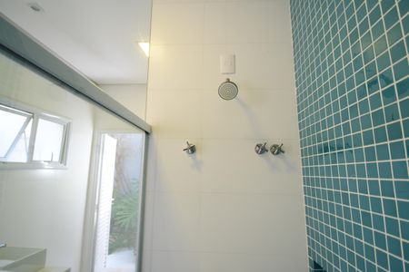 Casa de condomínio à venda com 310m², 3 quartos e 4 vagasBanheiro de serviço