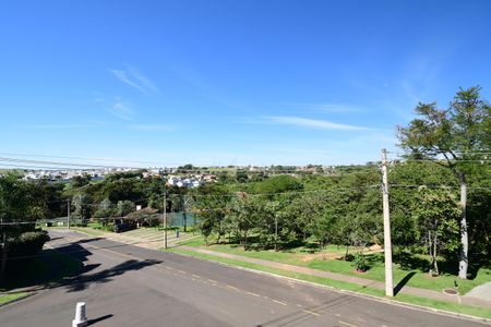 Casa de condomínio à venda com 310m², 3 quartos e 4 vagasSala de TV - Vista