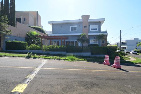 Casa de condomínio à venda com 310m², 3 quartos e 4 vagasFachada