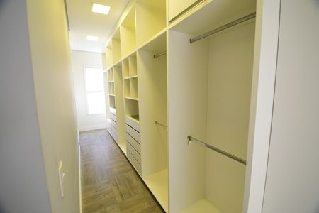 Casa de condomínio à venda com 310m², 3 quartos e 4 vagasQuarto 3 - Suíte Closet