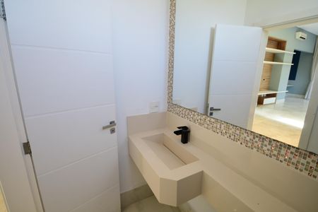 Casa de condomínio à venda com 310m², 3 quartos e 4 vagasLavabo