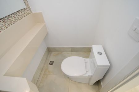 Casa de condomínio à venda com 310m², 3 quartos e 4 vagasLavabo