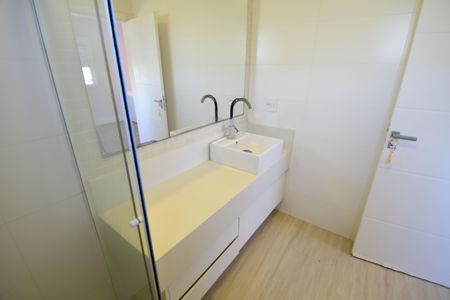 Casa de condomínio à venda com 310m², 3 quartos e 4 vagasBanheiro Suíte