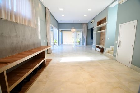 Casa de condomínio à venda com 310m², 3 quartos e 4 vagasSala