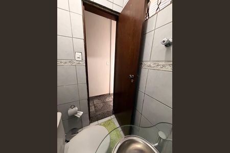 Casa para alugar com 270m², 3 quartos e 5 vagasBanheiro social 02