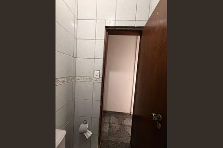 Casa para alugar com 270m², 3 quartos e 5 vagasBanheiro social 02