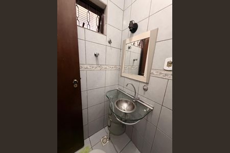 Casa para alugar com 270m², 3 quartos e 5 vagasBanheiro social 02