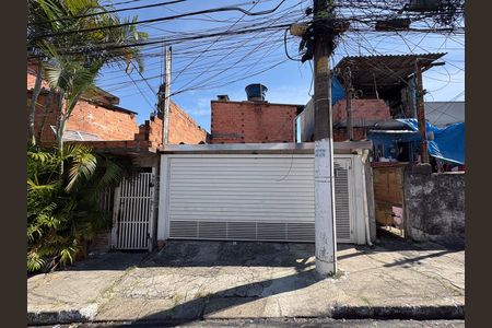 Casa para alugar com 100m², 2 quartos e 2 vagasFachada