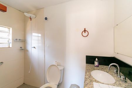 Casa para alugar com 100m², 2 quartos e 2 vagasBanheiro da Suíte