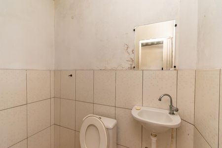 Casa para alugar com 100m², 2 quartos e 2 vagasBanheiro de Serviço