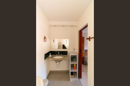 Casa para alugar com 100m², 2 quartos e 2 vagasBanheiro da Suíte