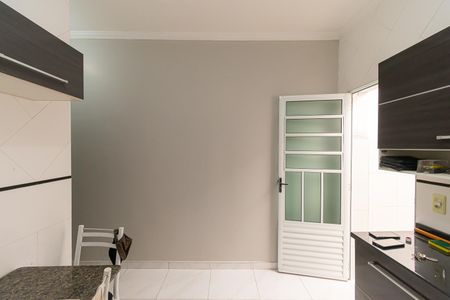 Casa para alugar com 100m², 2 quartos e 2 vagasCozinha