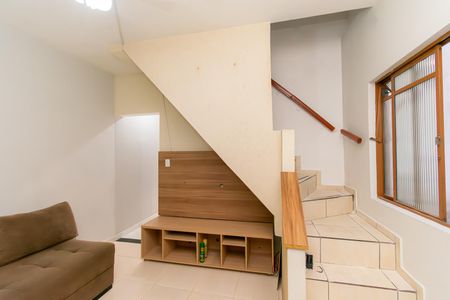 Casa para alugar com 100m², 2 quartos e 2 vagasSala