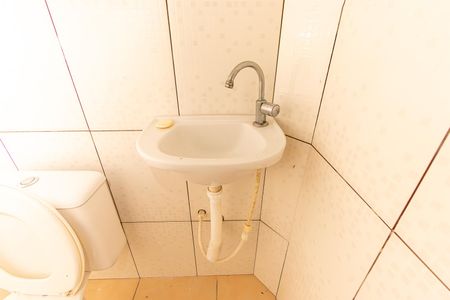 Casa para alugar com 100m², 2 quartos e 2 vagasBanheiro de Serviço