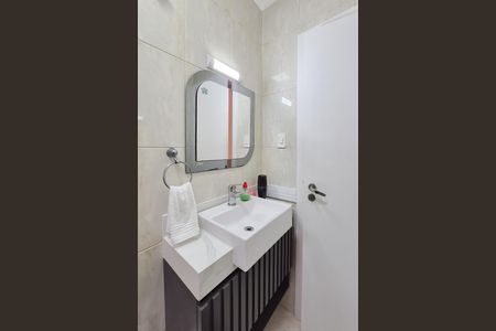 Casa à venda com 237m², 3 quartos e 4 vagasBanheiro Social