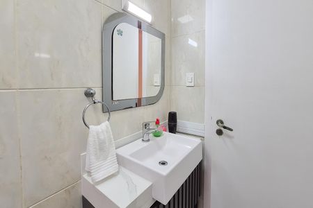 Casa à venda com 237m², 3 quartos e 4 vagasBanheiro Social