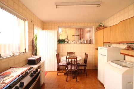 Casa à venda com 141m², 3 quartos e 1 vagaÁrea de Serviço