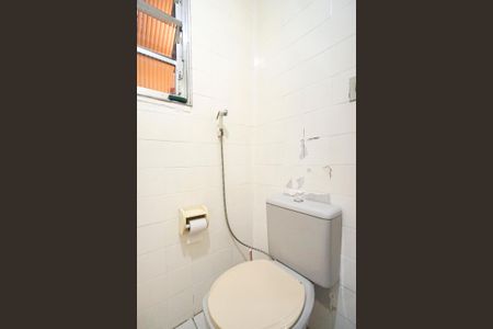 Casa à venda com 130m², 5 quartos e sem vaga Casa à venda com 130m², 5 quartos e sem vagaBanheiro