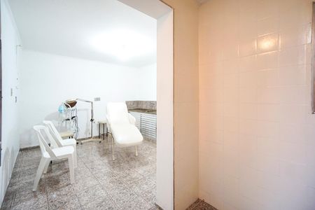 Casa à venda com 130m², 5 quartos e sem vaga Casa à venda com 130m², 5 quartos e sem vagaHall do quarto de serviço