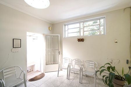 Sala de casa à venda com 5 quartos, 130m² em Vila Carrão, São Paulo