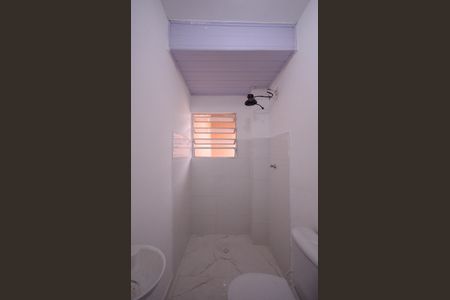 Banheiro  de casa à venda com 1 quarto, 25m² em Vila Dom Pedro I, São Paulo