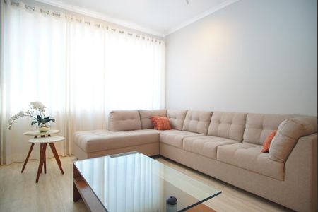 Sala 1 de apartamento para alugar com 2 quartos, 110m² em Floresta, Porto Alegre