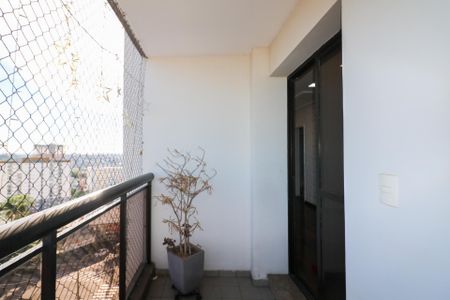 Apartamento para alugar com 121m², 3 quartos e 2 vagasVaranda