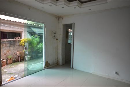 Sala de casa para alugar com 2 quartos, 70m² em Bento Ribeiro, Rio de Janeiro