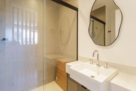 Banheiro de kitnet/studio para alugar com 1 quarto, 47m² em Vila Olímpia, São Paulo