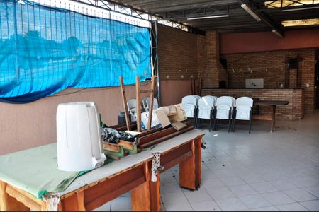 Casa para alugar com 559m², 4 quartos e 10 vagasDetalhe - Varanda com Churrasqueira