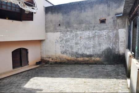 Casa para alugar com 559m², 4 quartos e 10 vagasDetalhe - Quintal e Canil