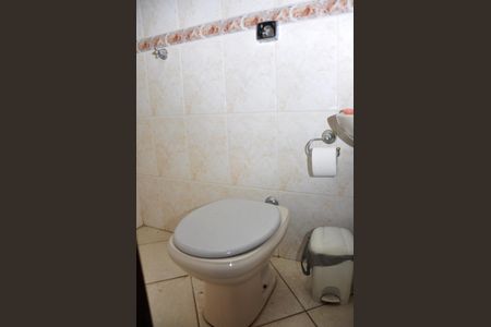 Casa para alugar com 559m², 4 quartos e 10 vagasDetalhe - Área de Serviço - Banheiro Social