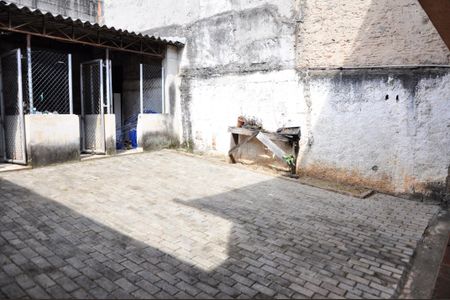 Casa para alugar com 559m², 4 quartos e 10 vagasDetalhe - Quintal e Canil