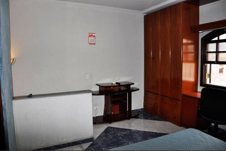 Casa para alugar com 559m², 4 quartos e 10 vagasDetalhe - Quarto 03 com Suíte