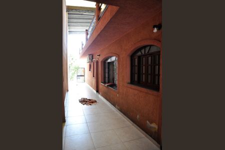 Casa para alugar com 559m², 4 quartos e 10 vagasDetalhe - Corredor Externo