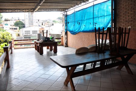 Casa para alugar com 559m², 4 quartos e 10 vagasDetalhe - Varanda com Churrasqueira