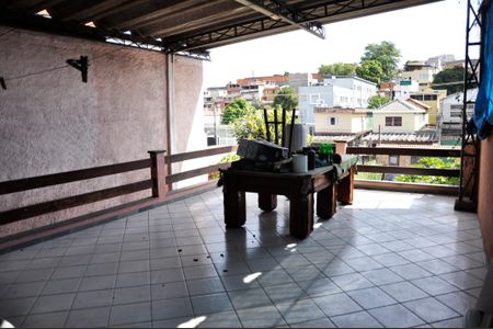 Casa para alugar com 559m², 4 quartos e 10 vagasDetalhe - Varanda com Churrasqueira