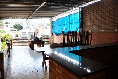 Casa para alugar com 559m², 4 quartos e 10 vagasDetalhe - Varanda com Churrasqueira