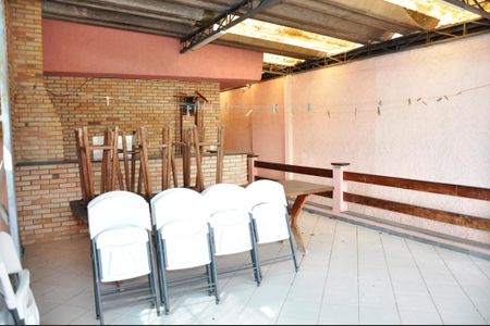 Casa para alugar com 559m², 4 quartos e 10 vagasDetalhe - Varanda com Churrasqueira