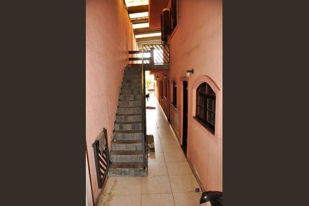 Casa para alugar com 559m², 4 quartos e 10 vagasDetalhe - Escada Varanda com Churrasqueira